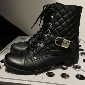 Women’s size 7 Guess combat boot